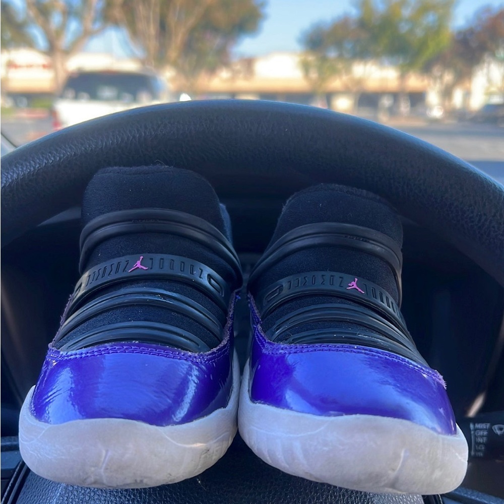 Jordan retro 11 court purple